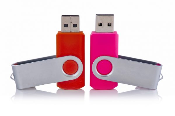 TVT-09 : DÖNER KAPAKLI USB